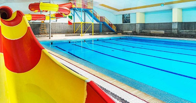 بهترین استخر اصفهان مهرگان